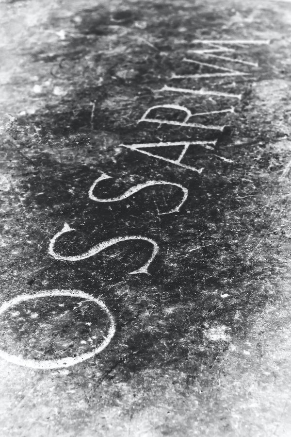 Plaque funéraire personnalisée : pensez à l'avance au texte que vous souhaitez inscrire !